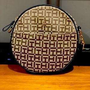 Tommy Hilfiger Canteen style crossbody bag!